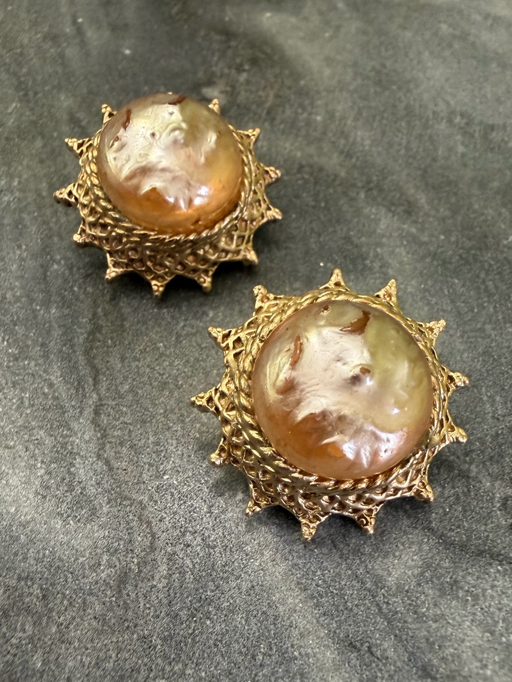 Vintage Hattie Carnegie Golden Champagne Sun Pearl Statement Clip On Earrings - Picture 11 of 11